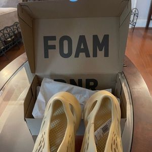 YZY FOAM Runner ‘Desert Sand’
